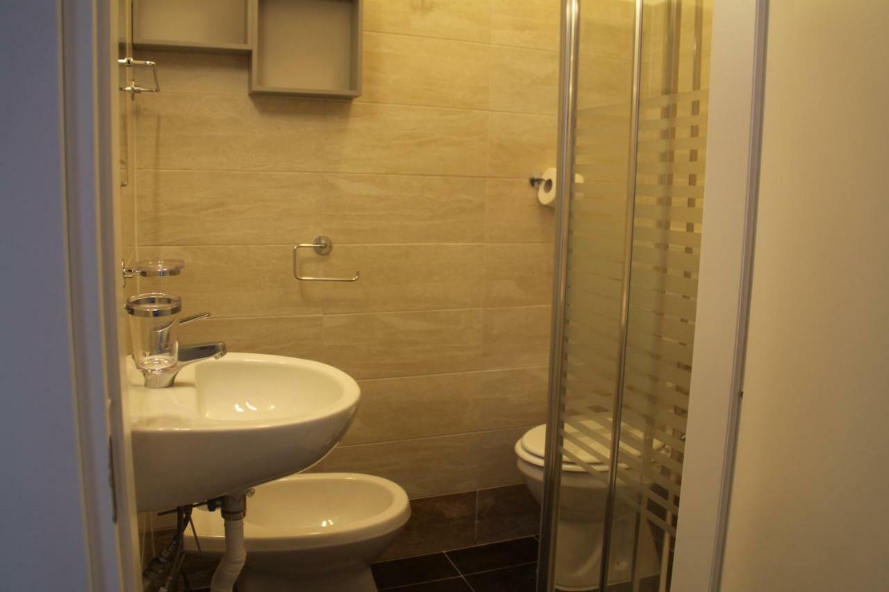 B&B Le Porte Di Napoli מראה חיצוני תמונה